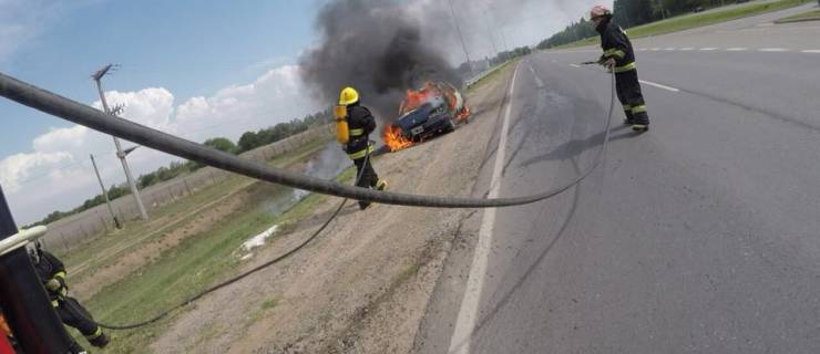 Se incendió un vehículo sobre Ruta Provincial Nº5